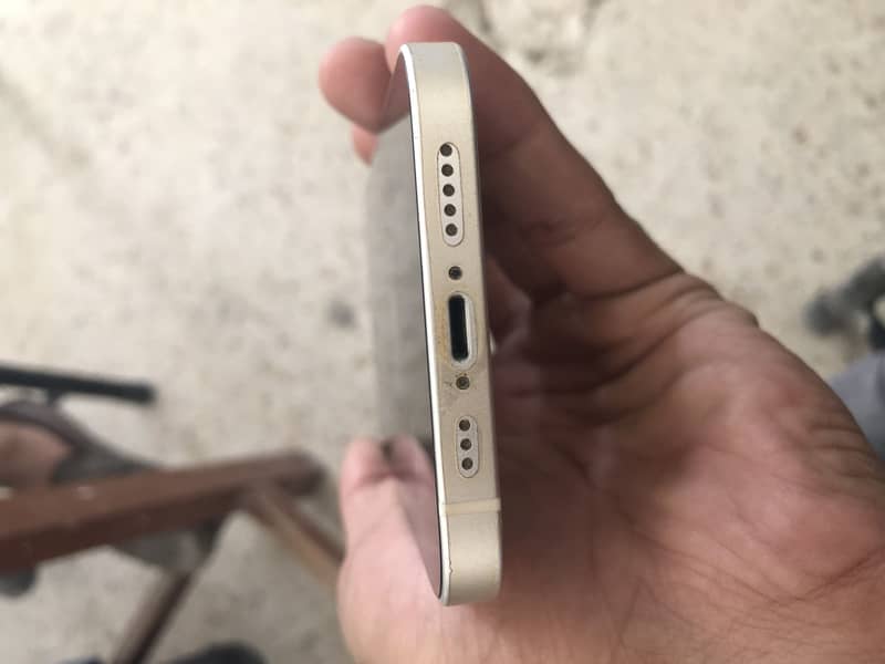 Apple iPhone 12 1