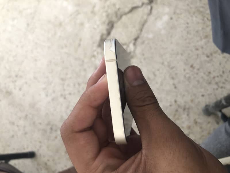 Apple iPhone 12 4