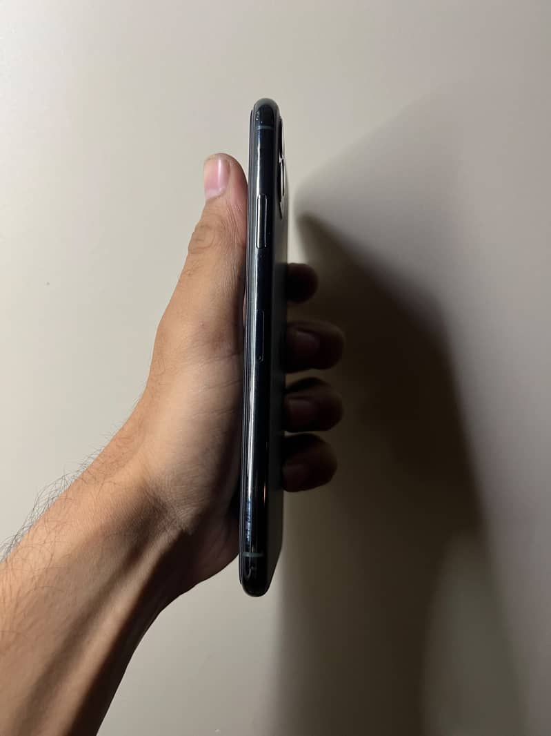 Apple iPhone 11 Pro Max 6