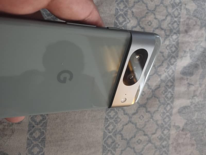 Google Pixel 8 4