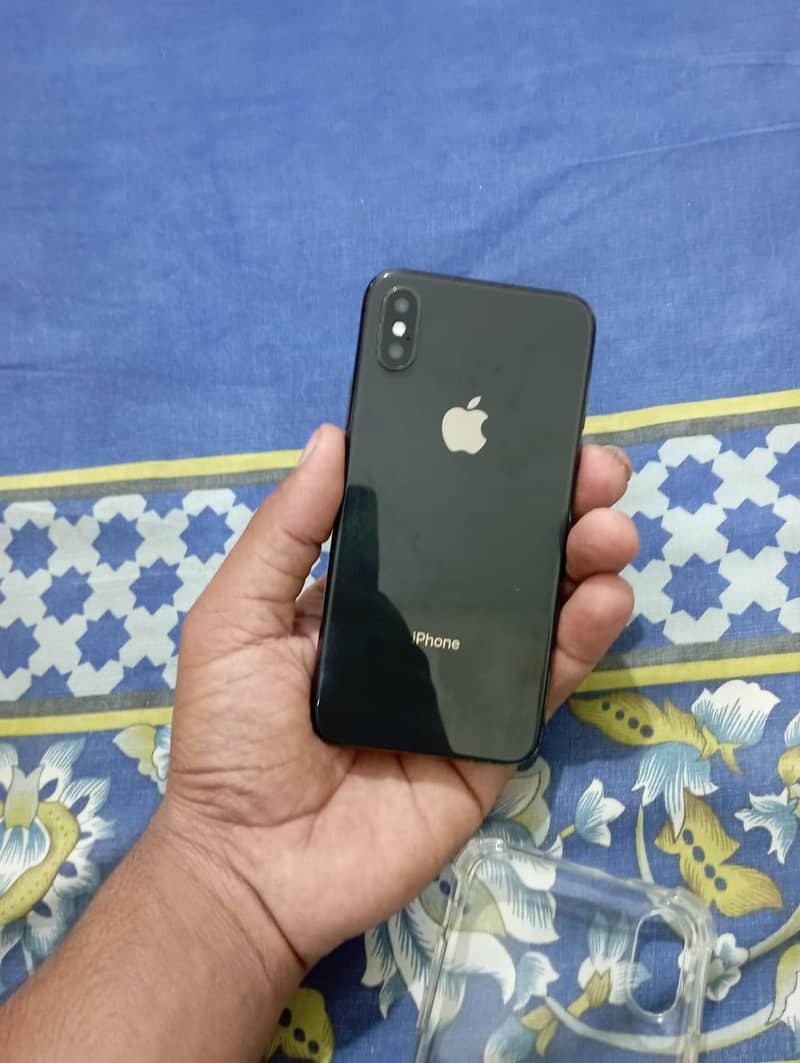 Apple iPhone XS 1
