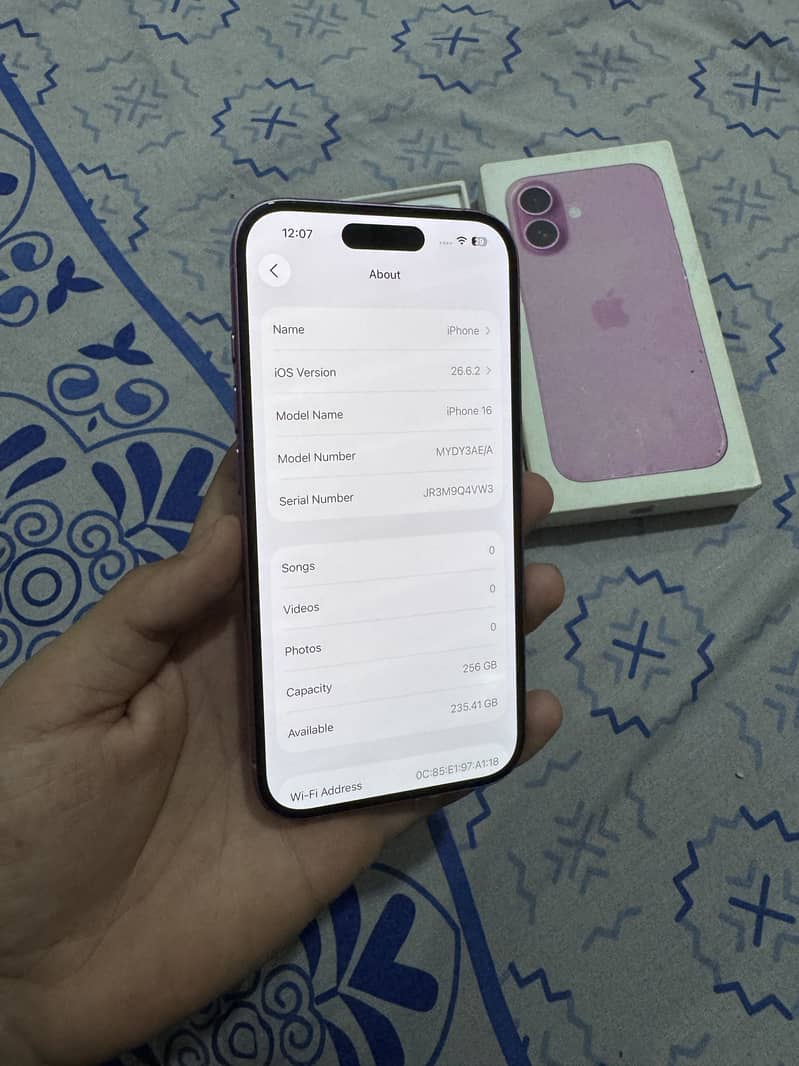 Apple iPhone 16 2