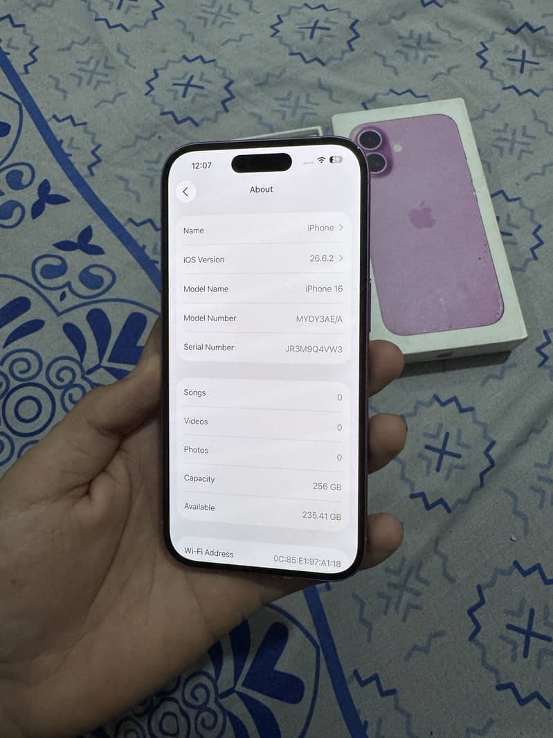 Apple iPhone 16 6