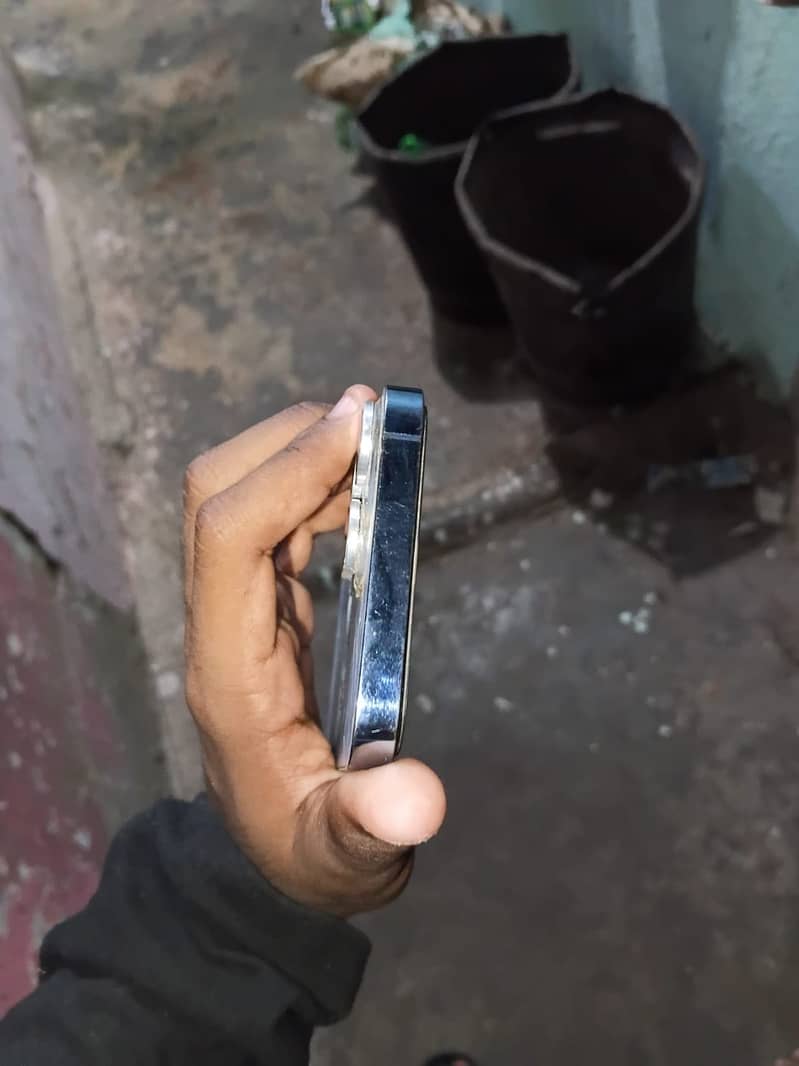 Apple iPhone 13 Pro 4