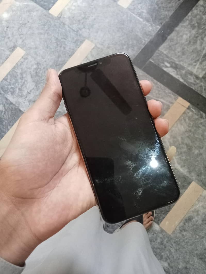 Apple iPhone XS 4
