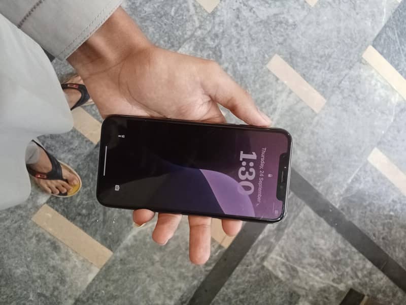 Apple iPhone XS 5
