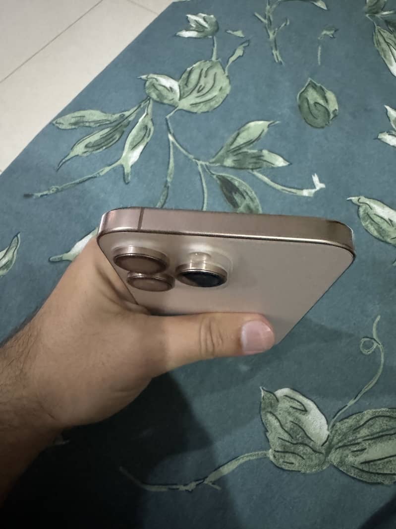 Apple iPhone 16 Pro Max 2