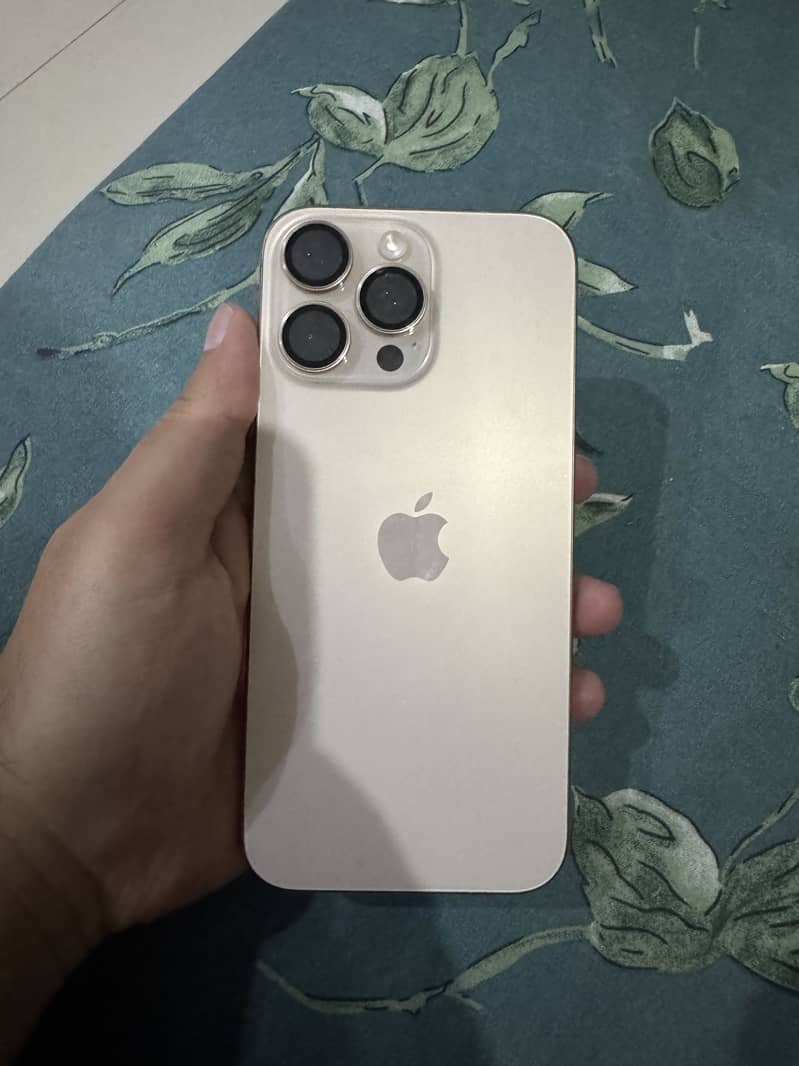 Apple iPhone 16 Pro Max 4