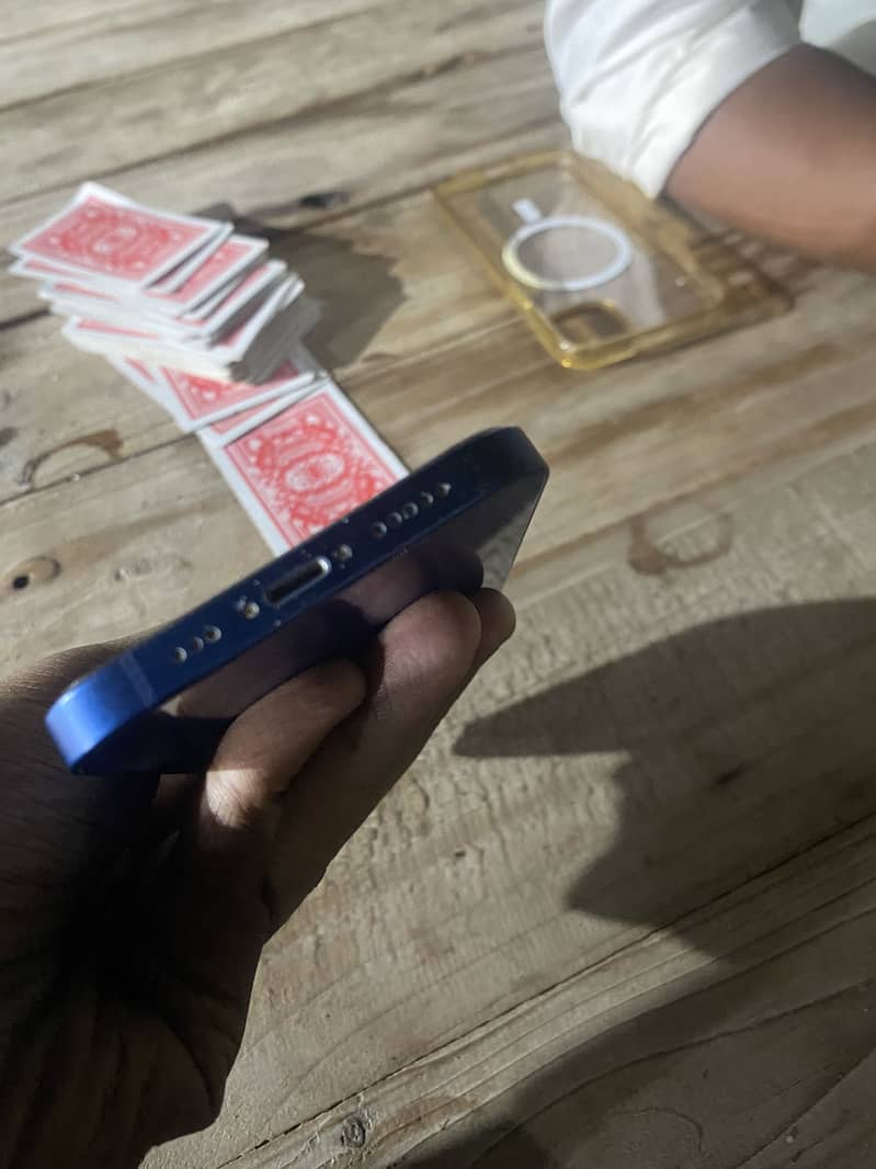 Apple iPhone 12 3