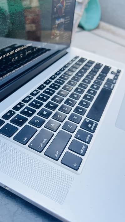 Macbook 2014 mid 2015 16" 256gb ssd 16gb ram 2 gb graphic card