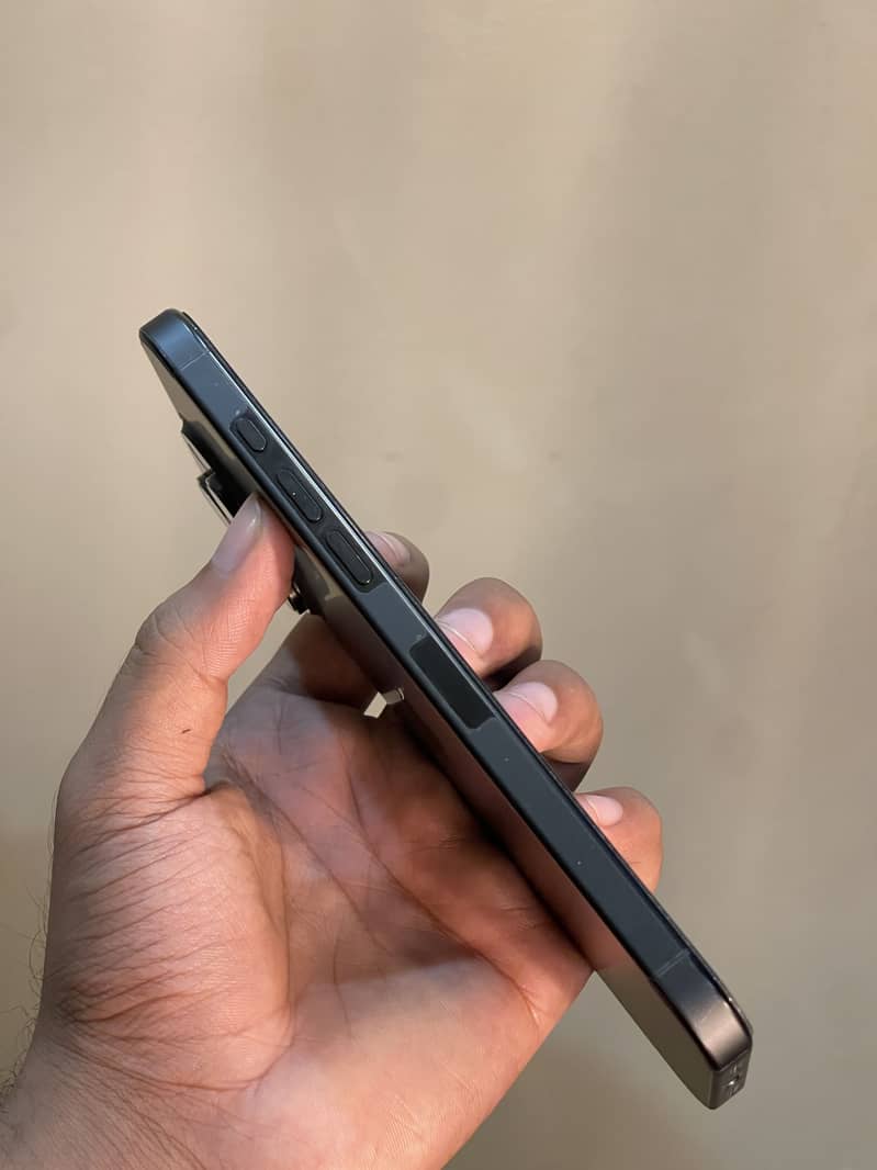 Apple iPhone 16 Pro Max 3