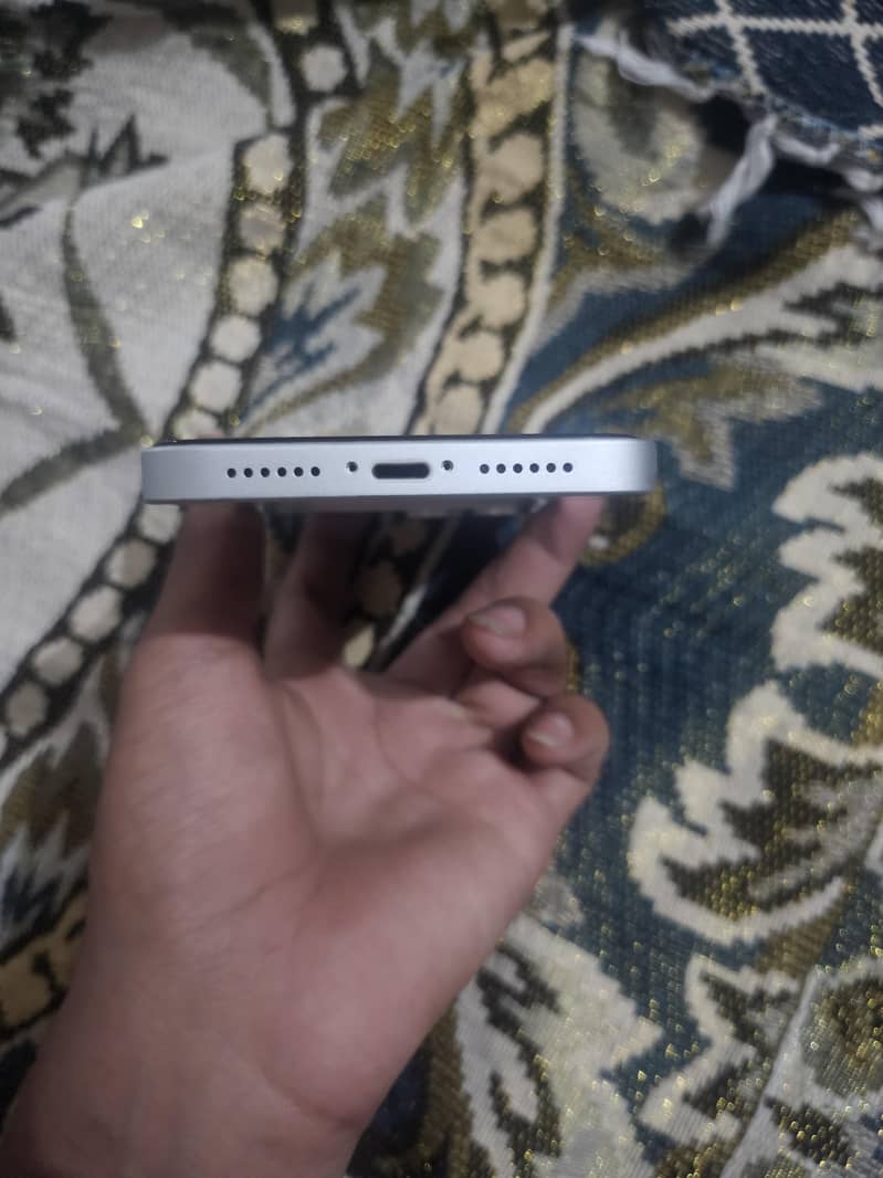 Apple iPhone 11 3