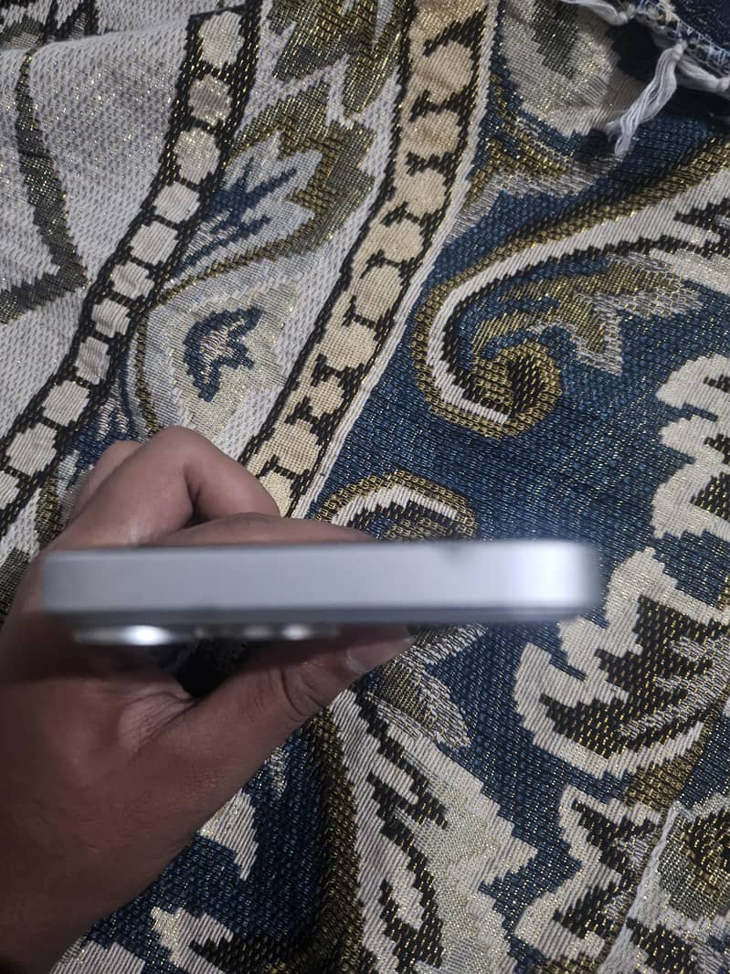 Apple iPhone 11 4