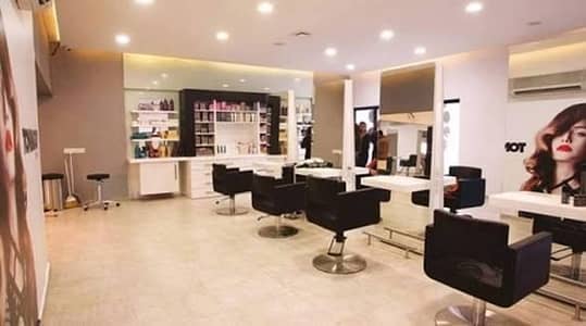 NEED STAFF FOR LADIES PARLOUR