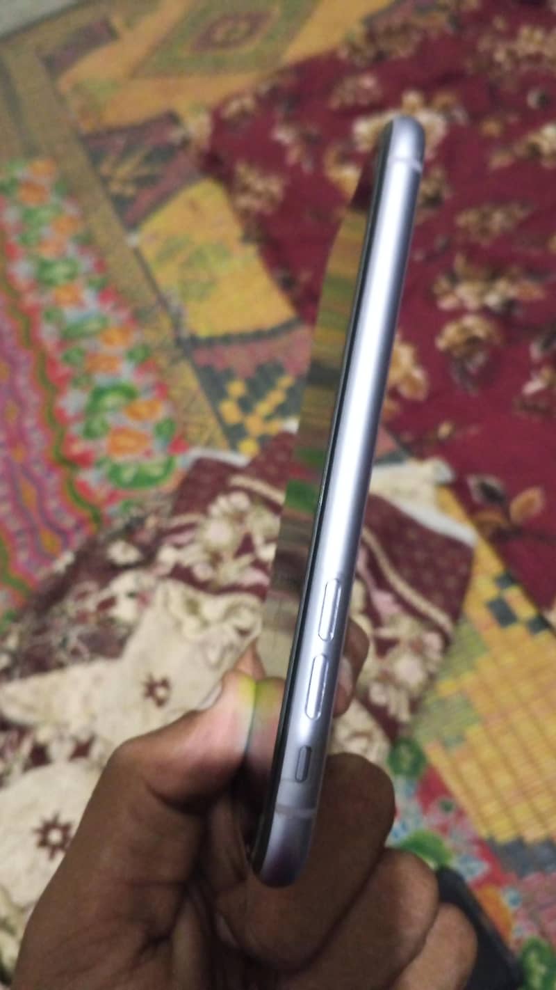 Apple iPhone 11 3