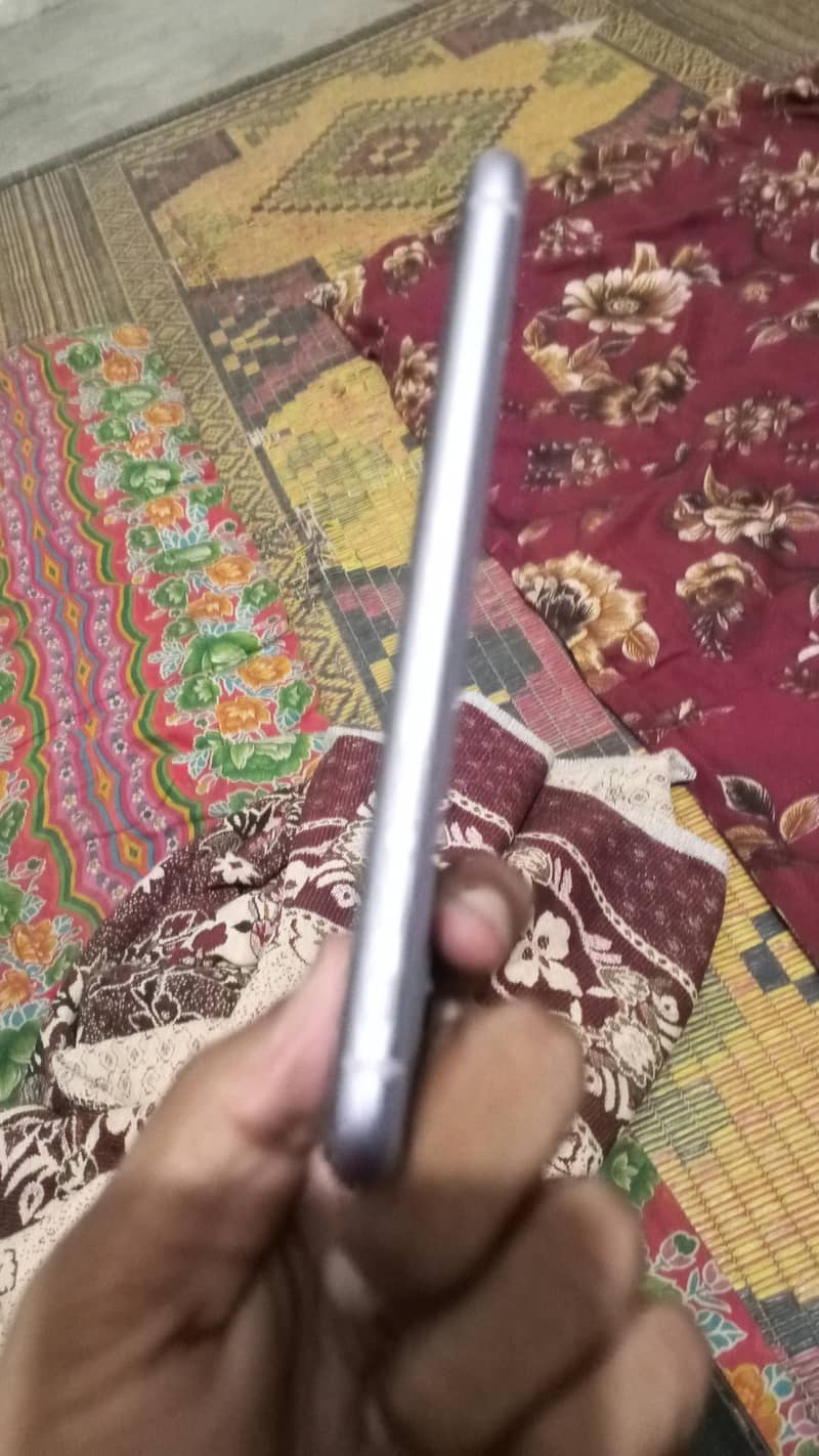 Apple iPhone 11 4
