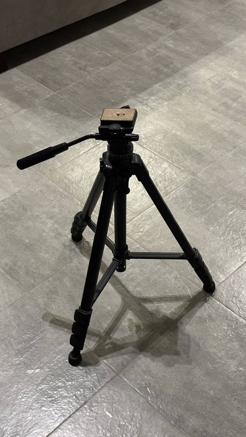 Video Tripod 0