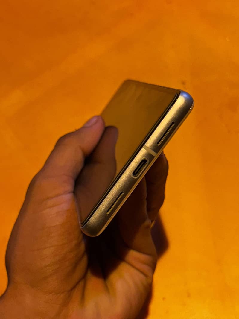 Google Pixel 7 4