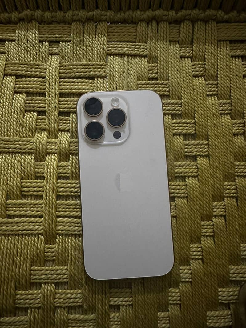 Apple iPhone 16 Pro 0