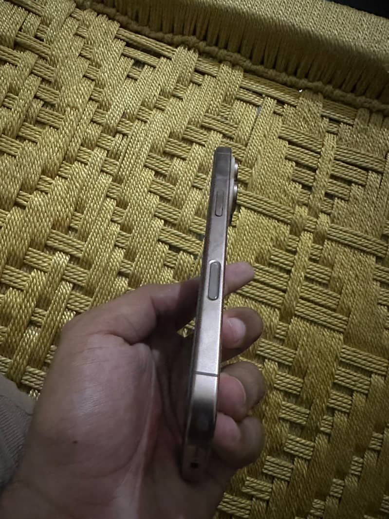 Apple iPhone 16 Pro 1