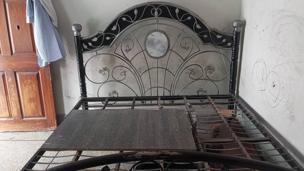 iron bed 1