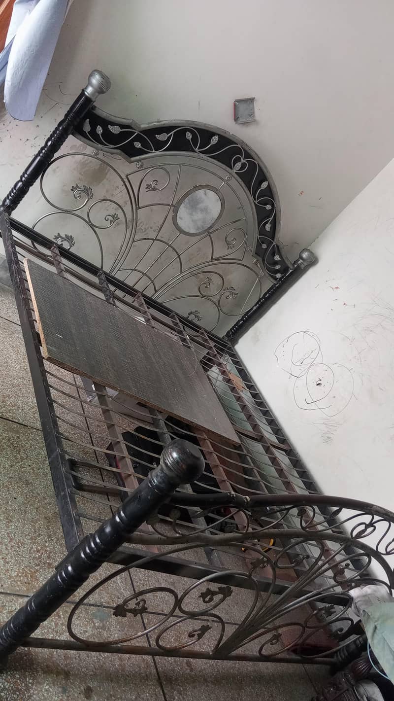 iron bed 2
