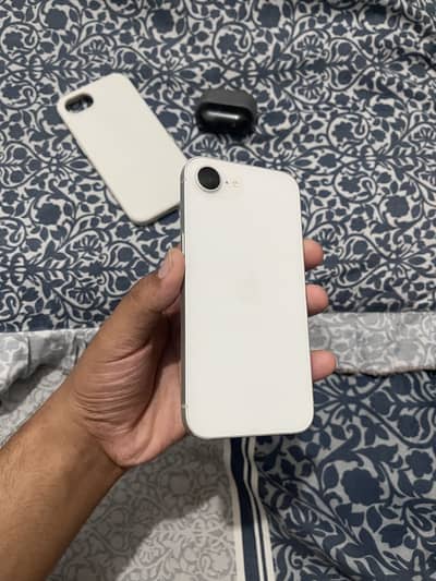 Apple iPhone 16e