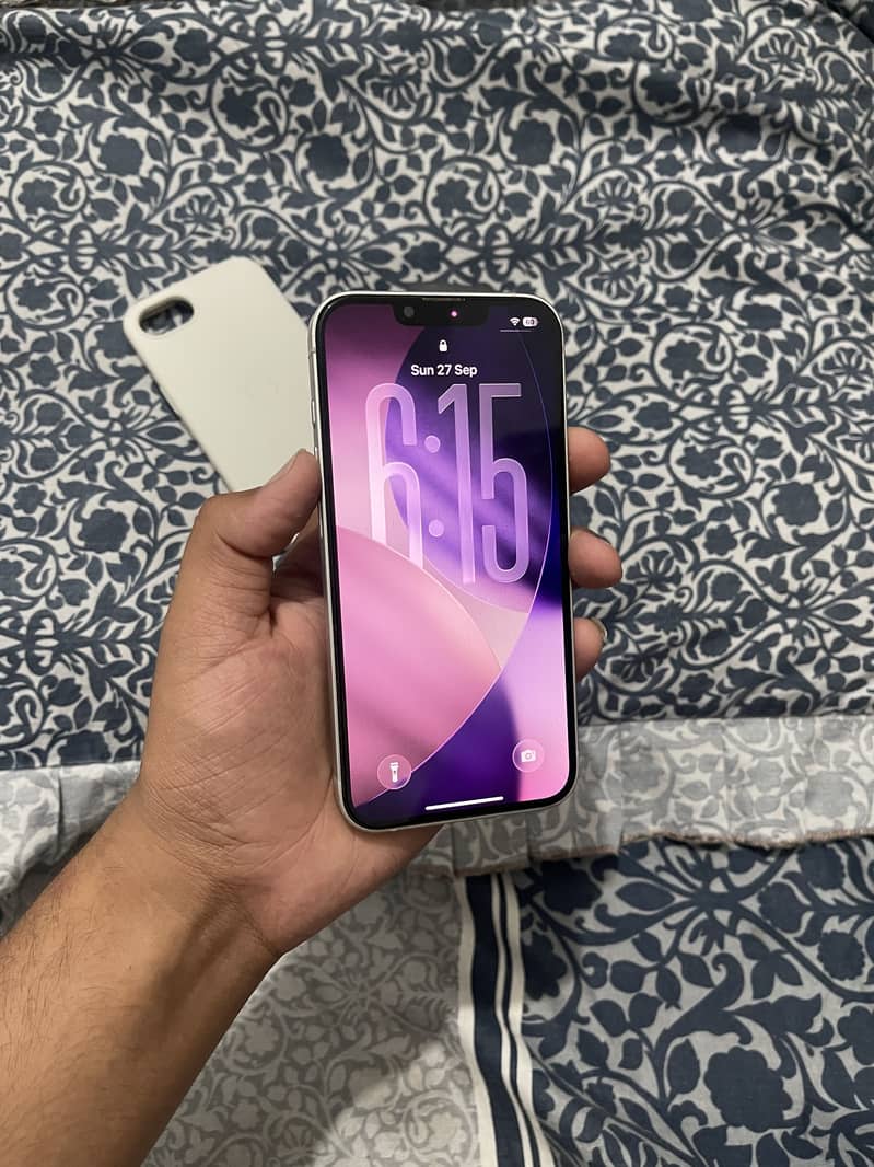 Apple iPhone 16e 1