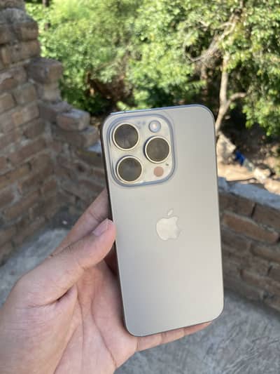 iPhone 15 Pro Natural titanium