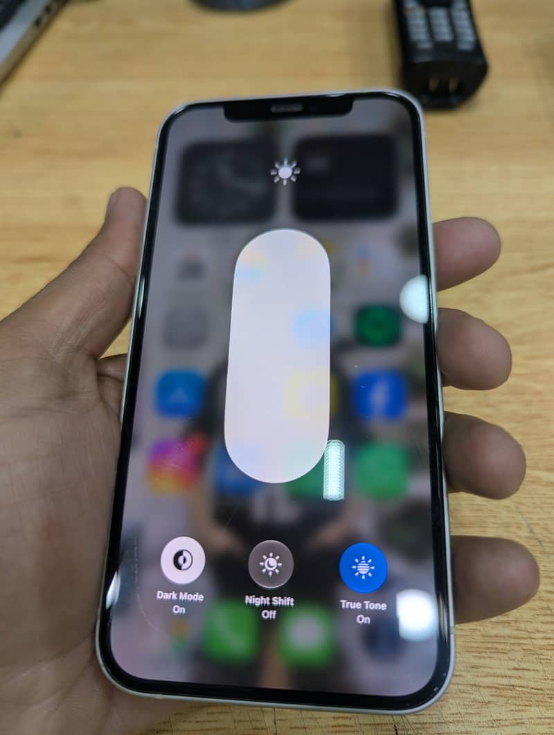 Apple iPhone 12 4