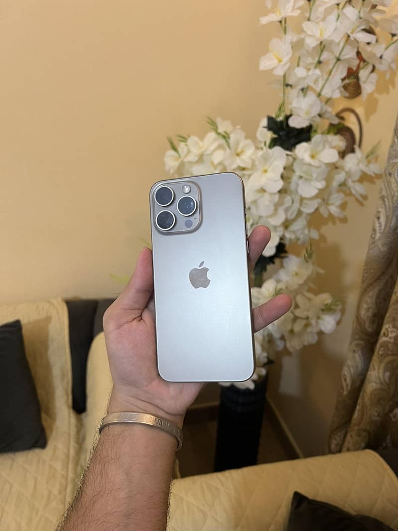 Apple iPhone 15 Pro Max 0