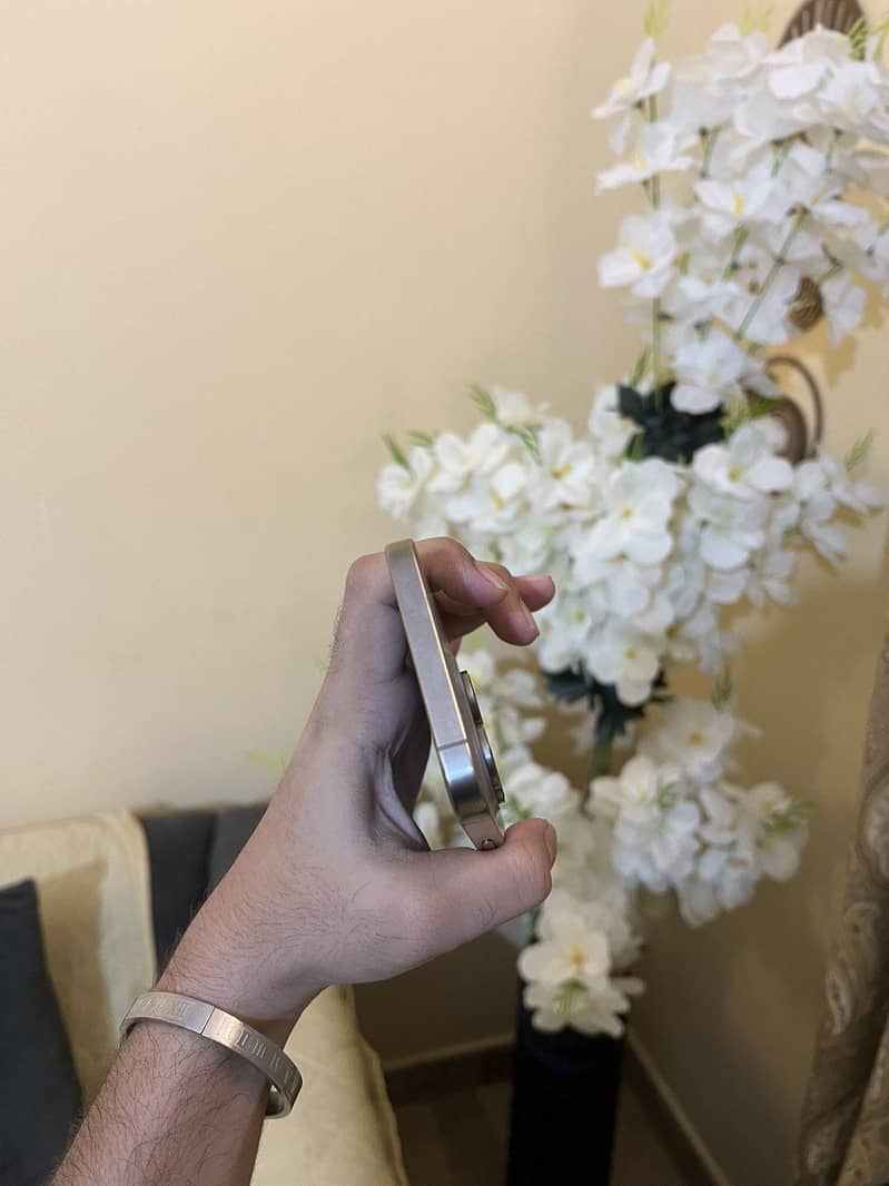 Apple iPhone 15 Pro Max 3