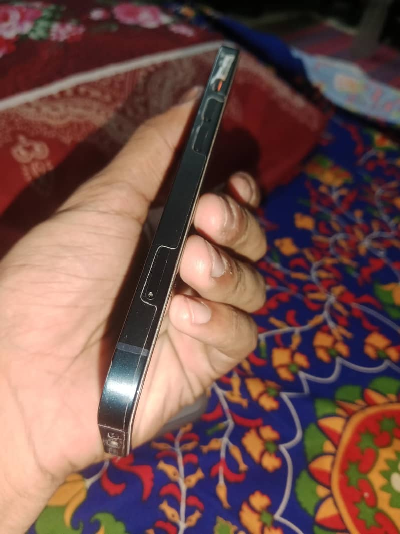 Apple iPhone 14 3
