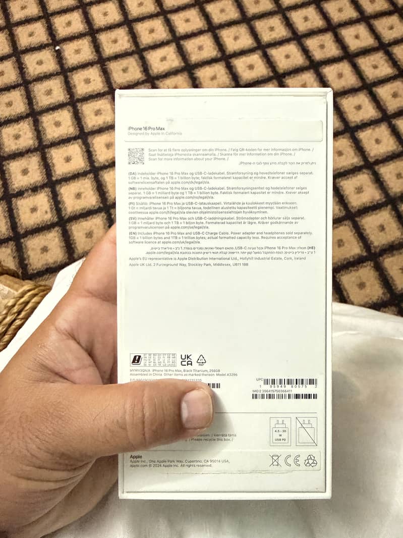 Apple iPhone 16 Pro Max 1