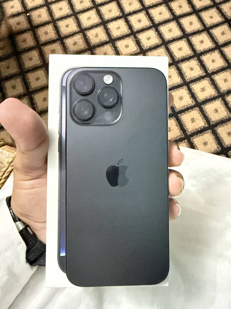 Apple iPhone 16 Pro Max 4