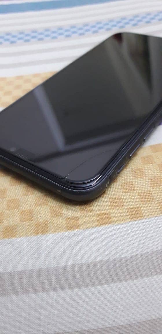 Apple iPhone 11 4