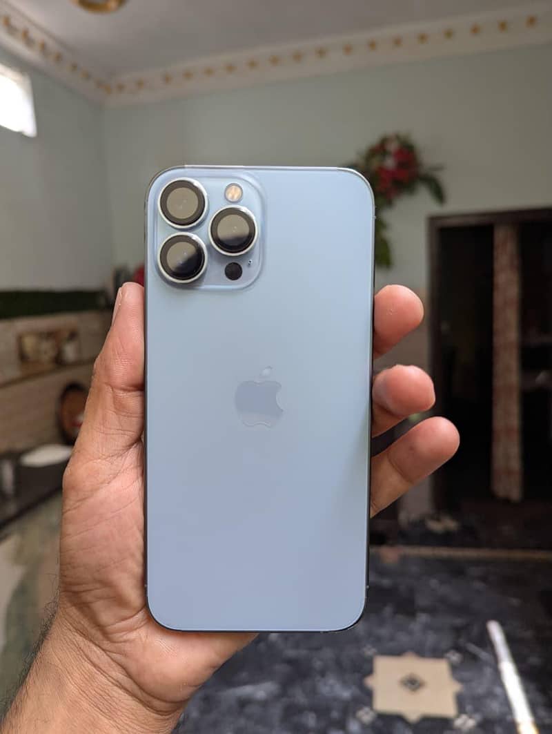 Apple iPhone 13 Pro Max 0
