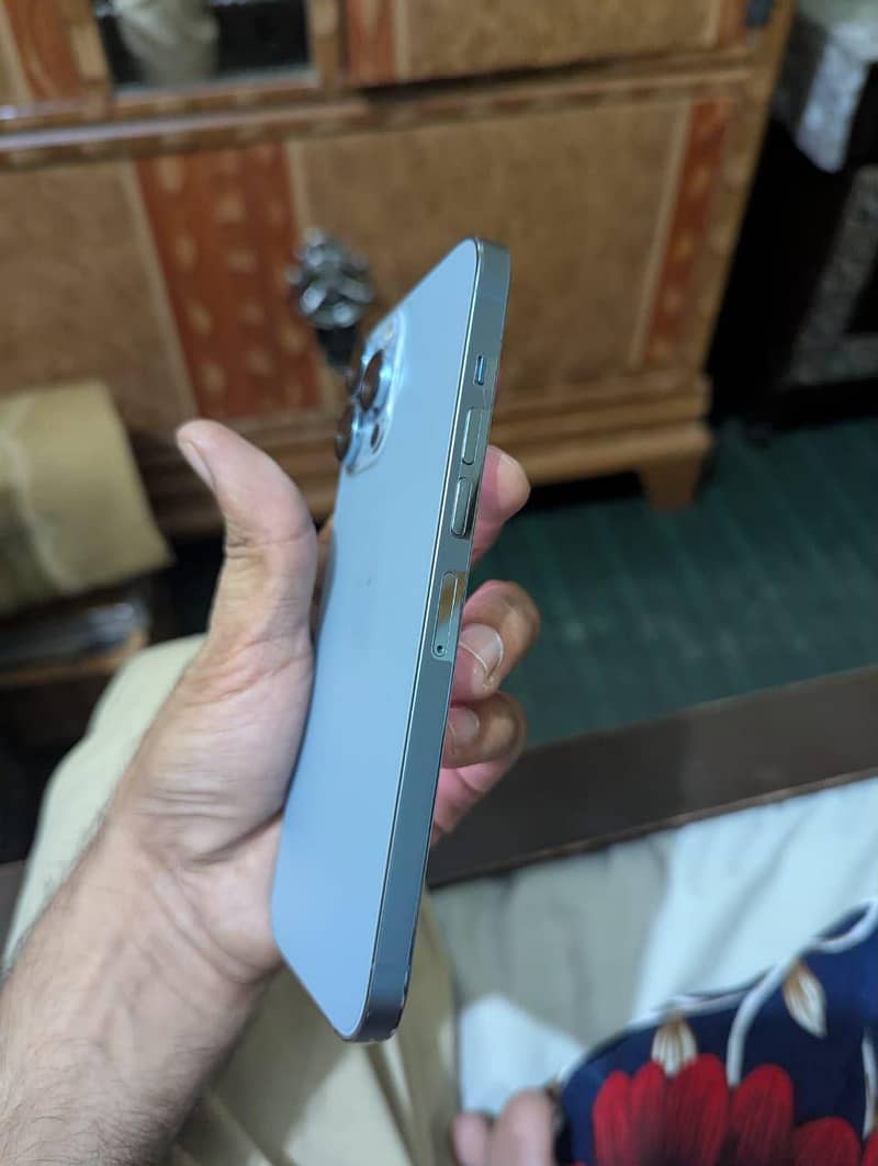 Apple iPhone 13 Pro Max 4