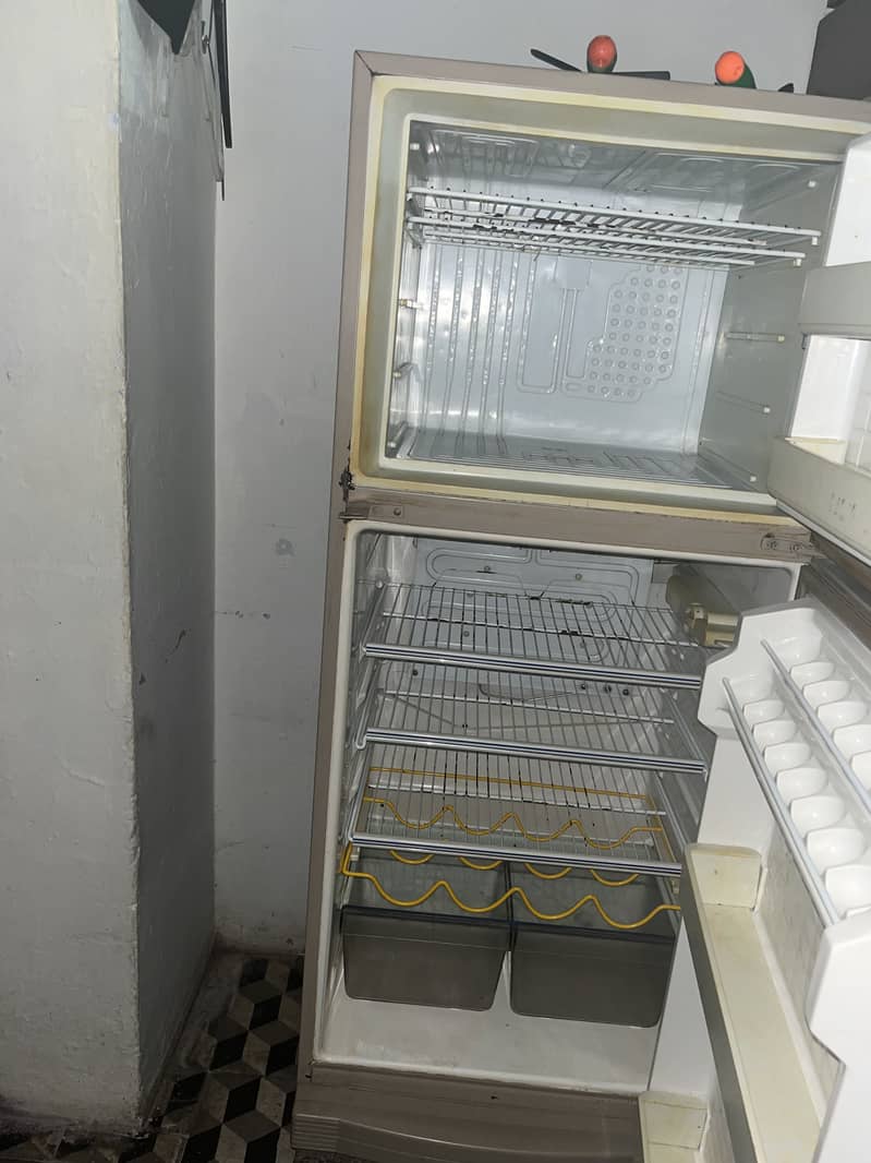 Dawlance fridge 6
