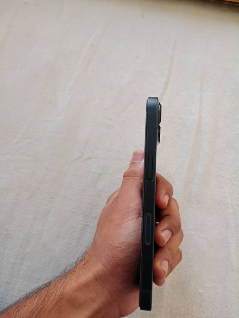 Apple iPhone 13 5
