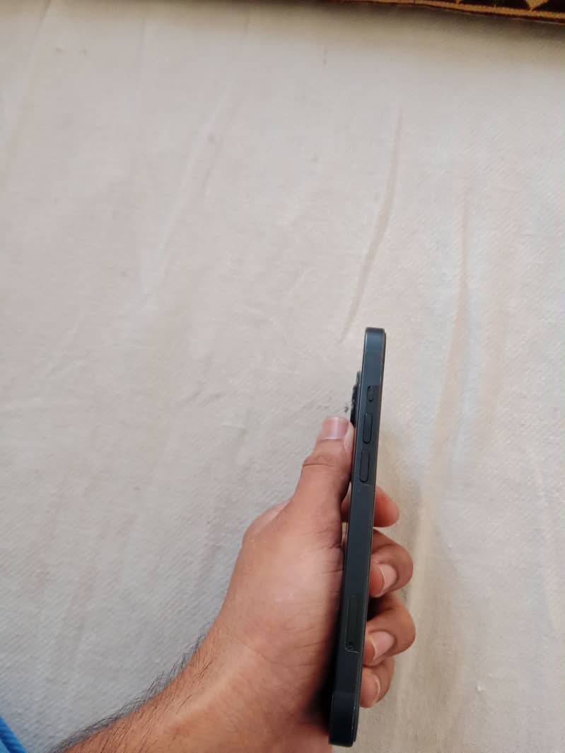 Apple iPhone 13 6