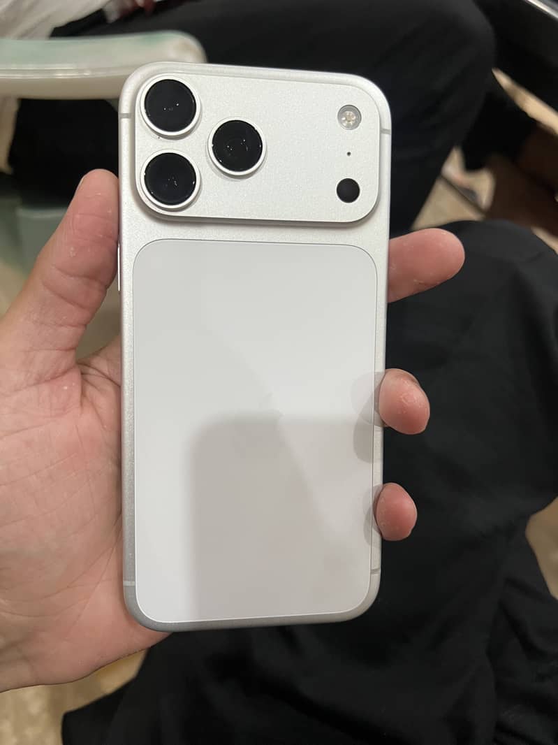 Apple iPhone 17 Pro Max 0