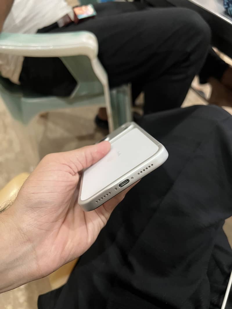 Apple iPhone 17 Pro Max 4