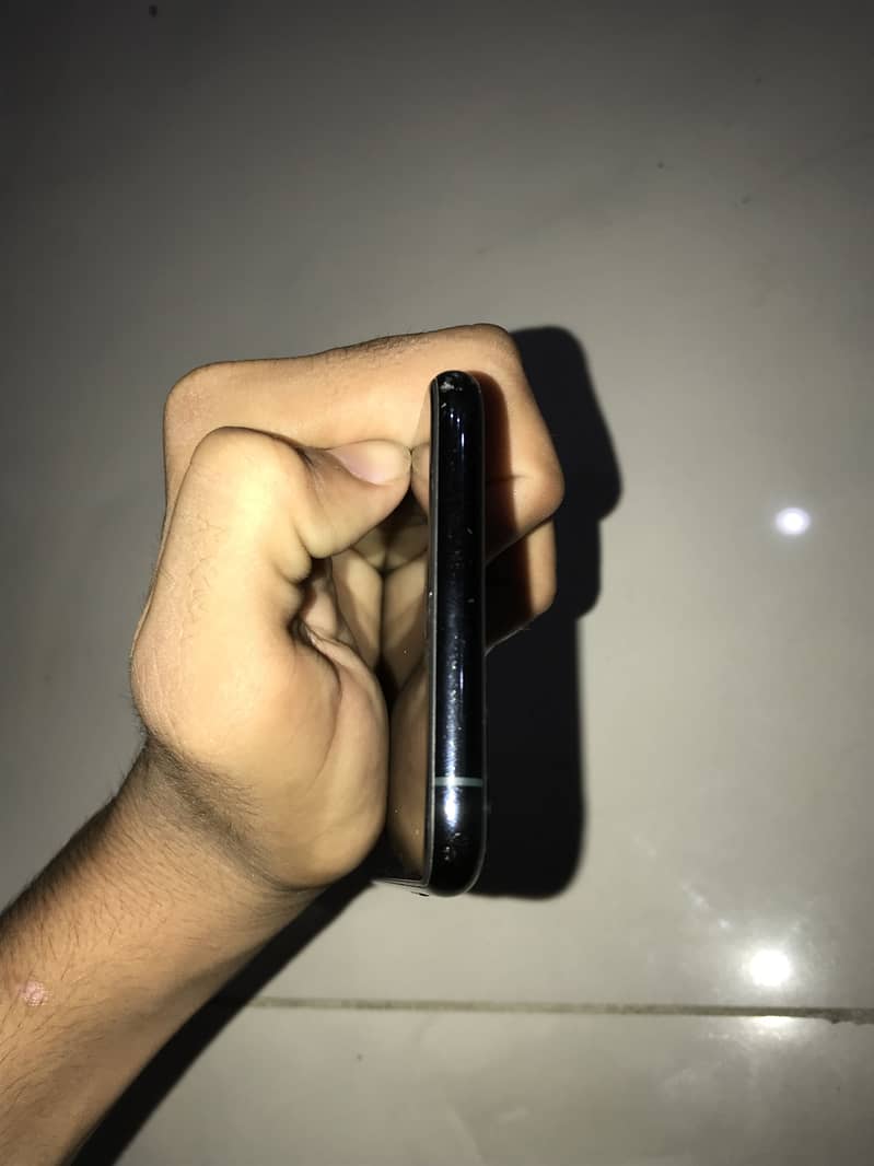 Apple iPhone 11 Pro Max 4