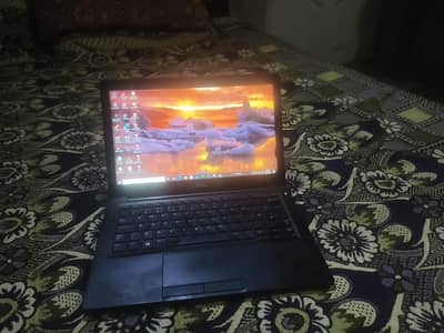 Dell Latitude 7280 - Core i5 7th Gen - 8GB RAM /Original Charger