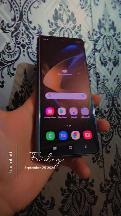 Samsung Galaxy Z Fold 4 inner screen Damage