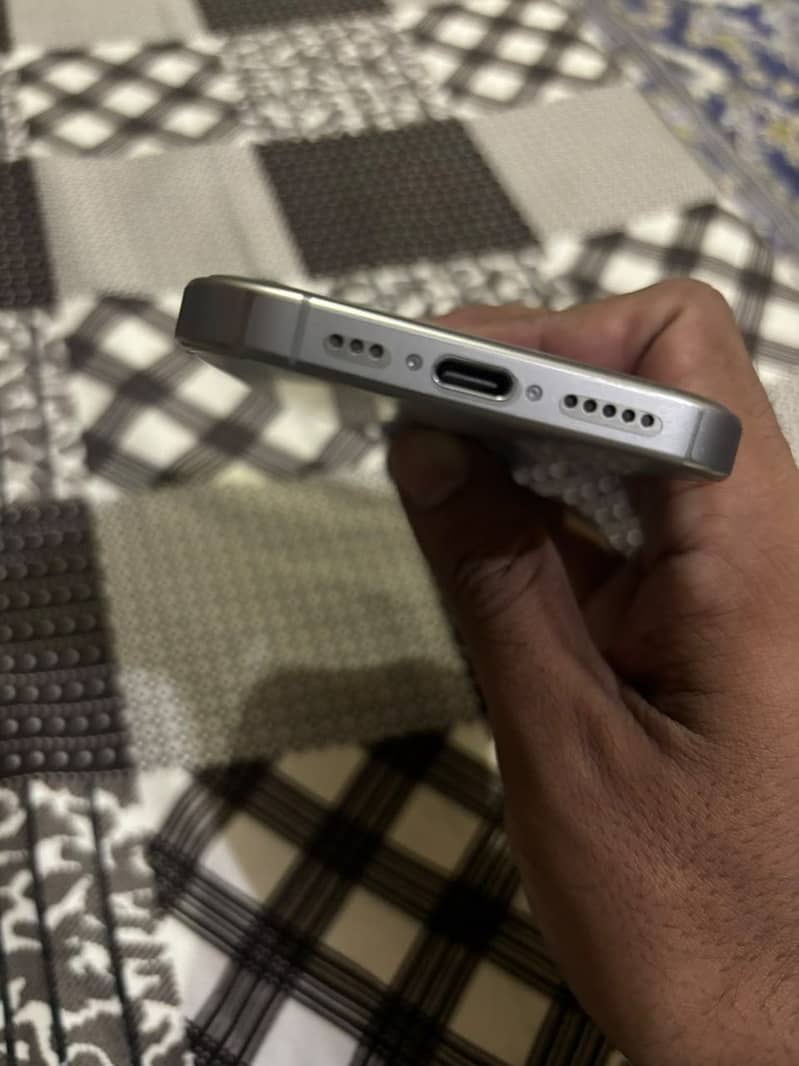 Apple iPhone 15 Pro 1