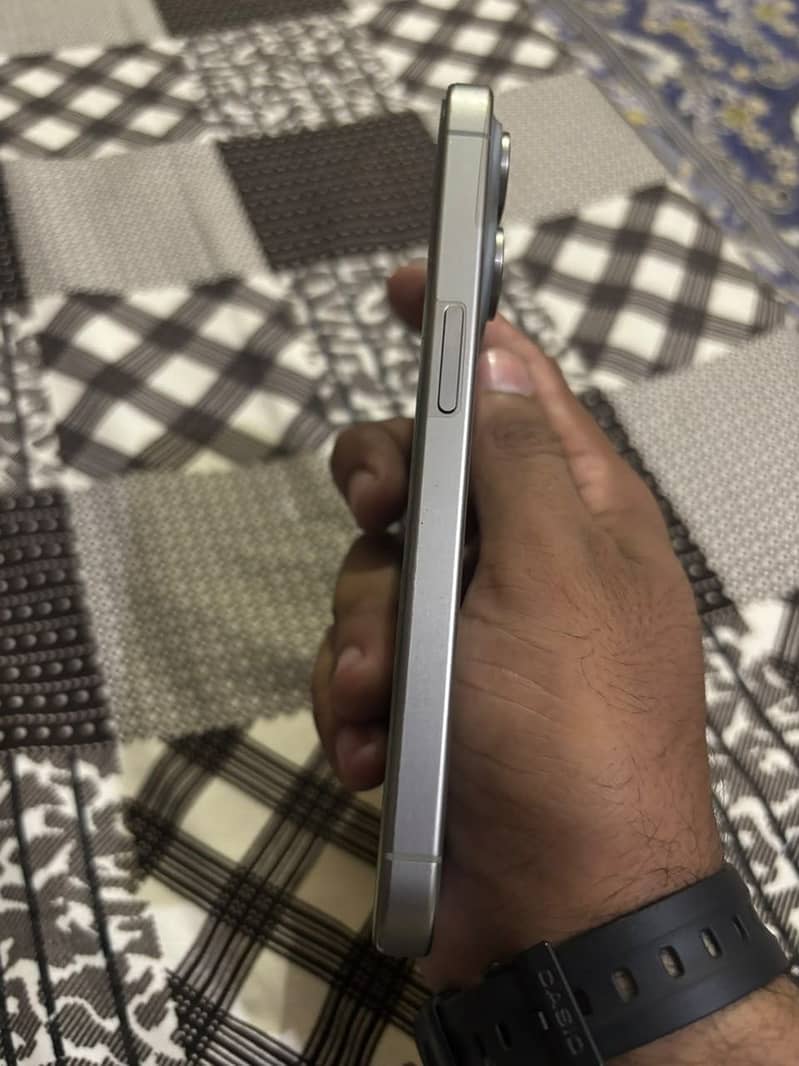 Apple iPhone 15 Pro 2