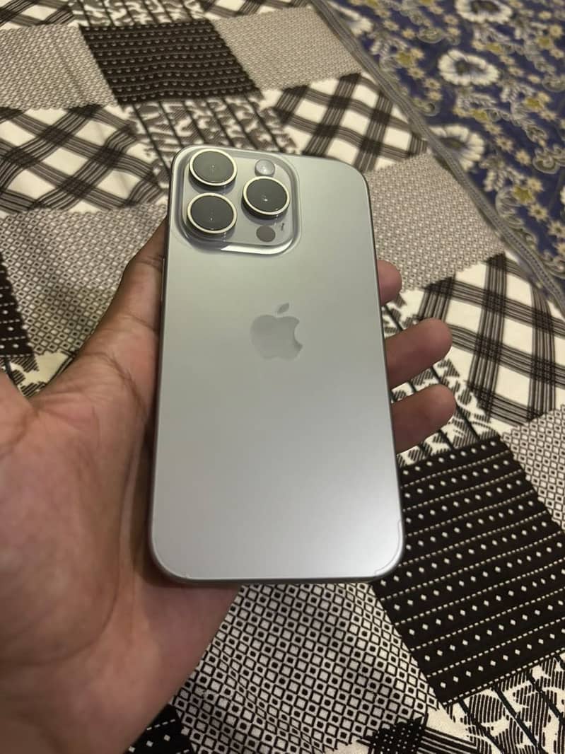 Apple iPhone 15 Pro 3