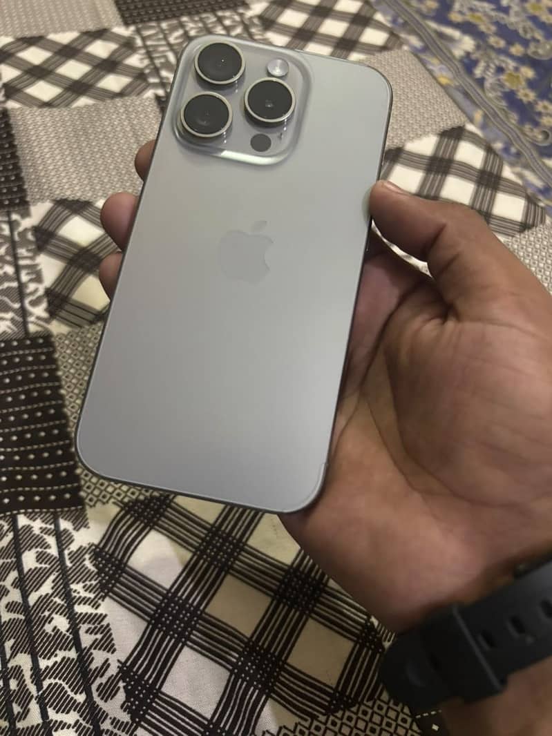 Apple iPhone 15 Pro 4